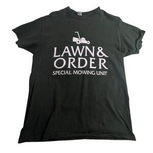 Gildan Graphic T-Shirt – Men's M Dark Green "Lawn Order / Special Mowing Unit"